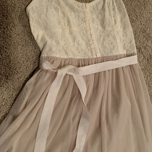 Adorable taupe/cream dress. - Picture 7 of 7